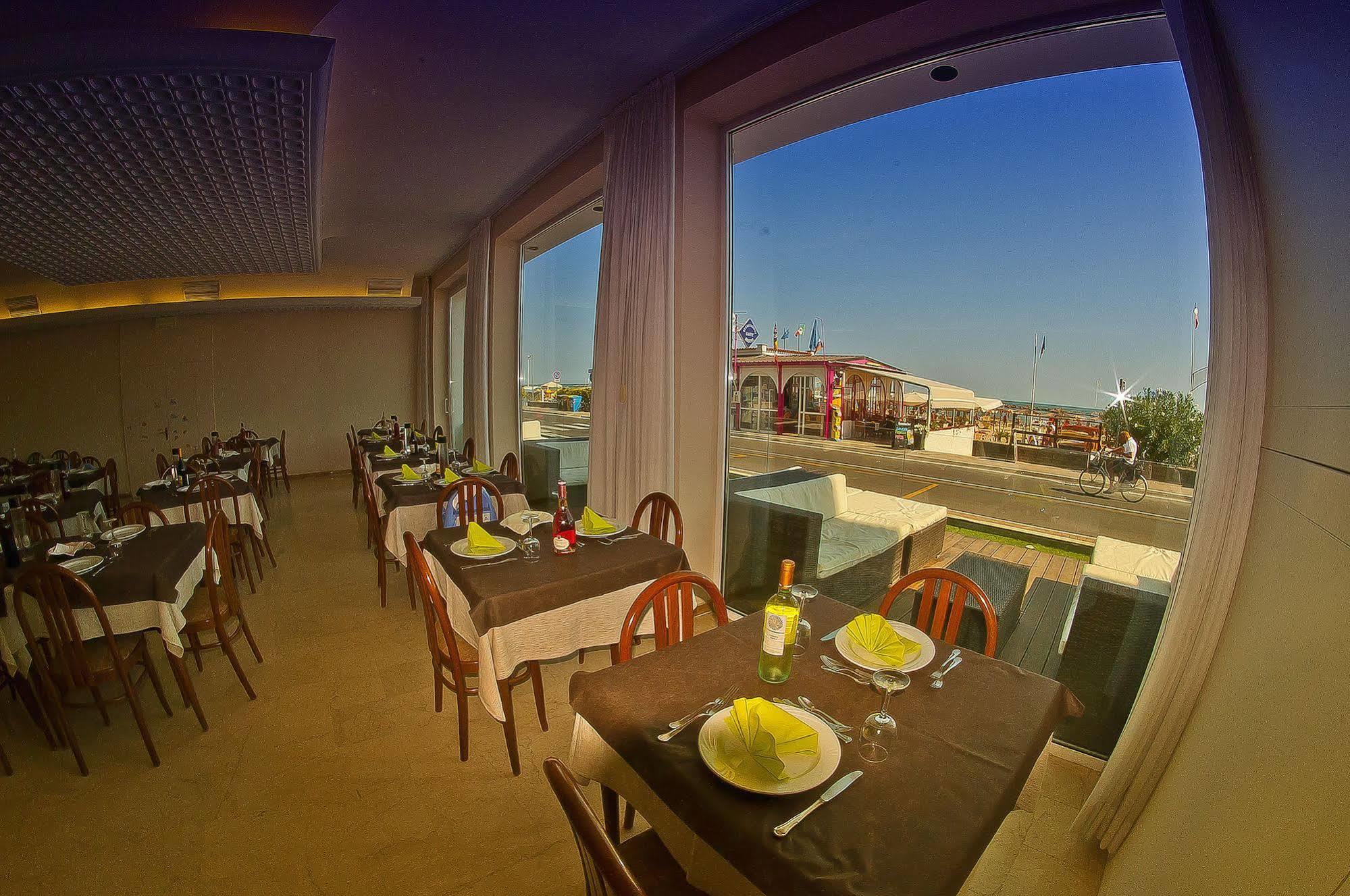 Hotel Alba D'Oro Bellaria-Igea Marina Esterno foto