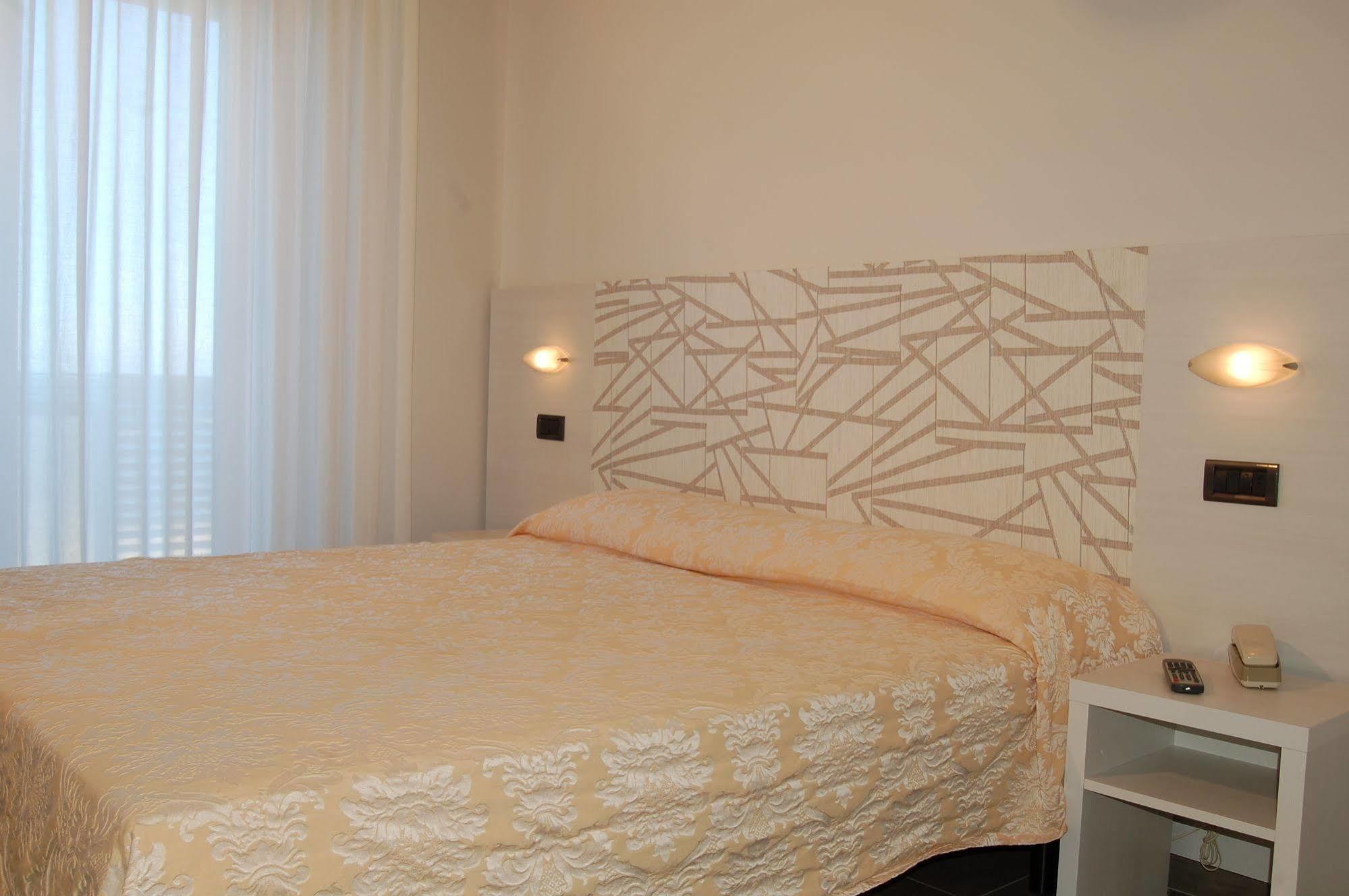 Hotel Alba D'Oro Bellaria-Igea Marina Esterno foto